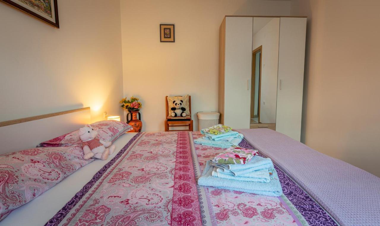 Gina Apartment